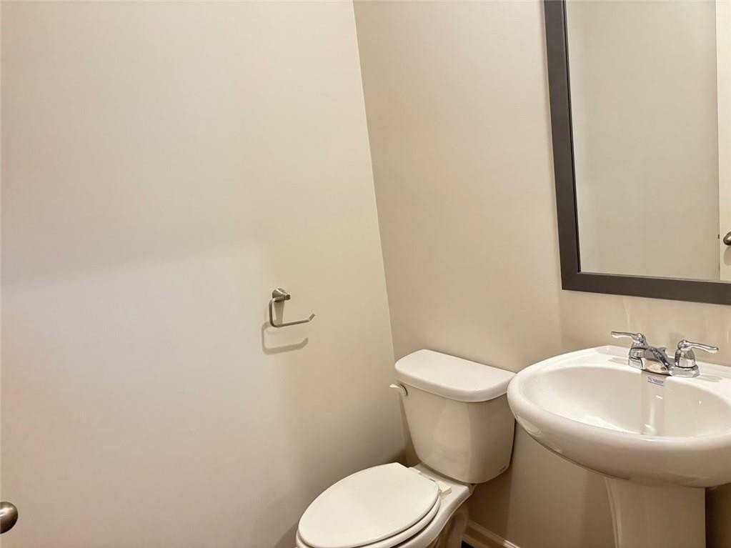 3240 Greyton Dr - Photo 3 of 21