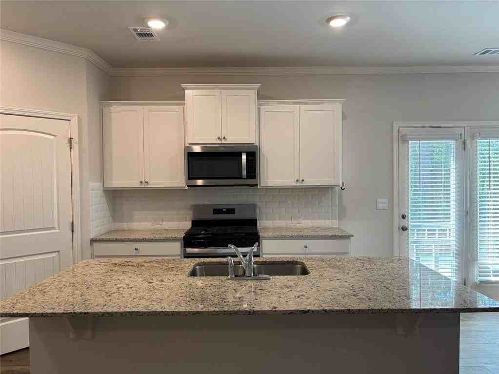 3240 Greyton Dr - Photo 7 of 21