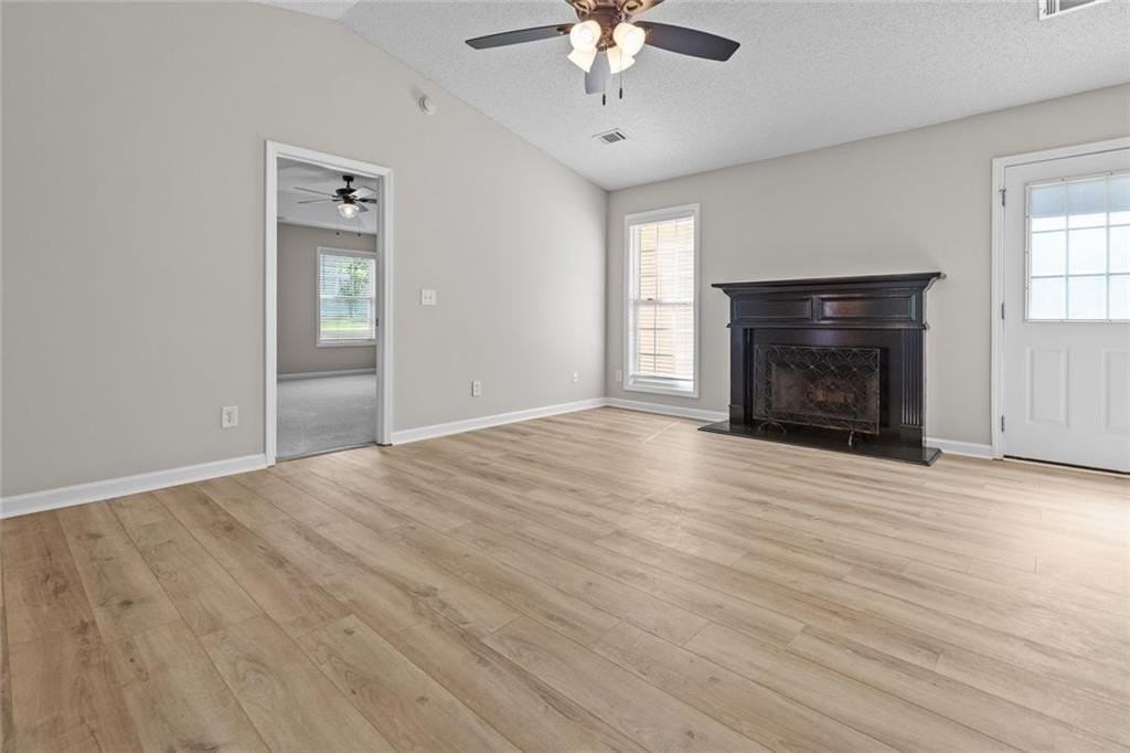 1587 Brush Creek Dr - Photo 7 of 32