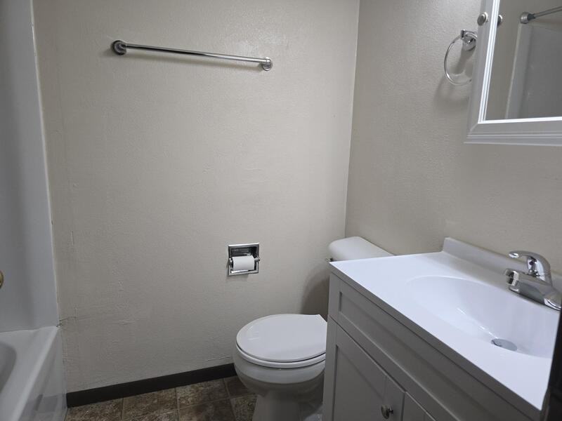 3522 3520/3 N Gillett St - Photo 7 of 9