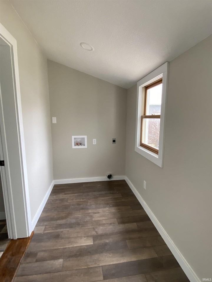 12251 Hardisty Rd - Photo 3 of 17