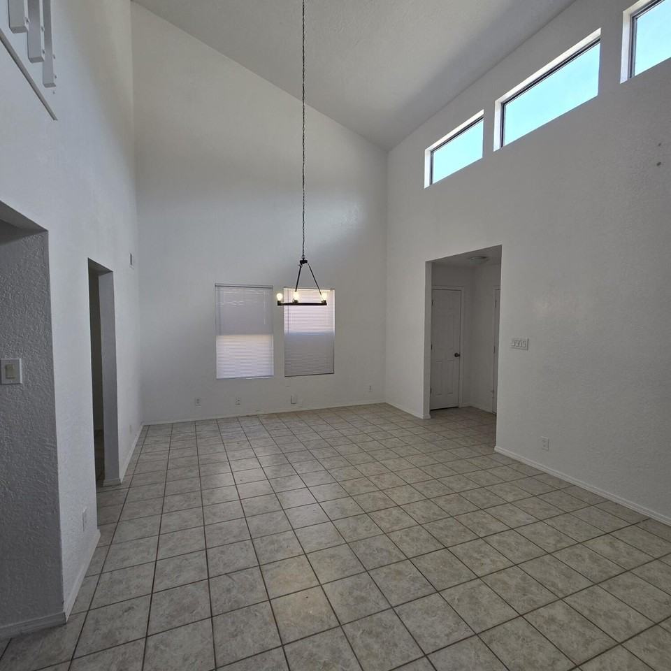 5429 Overlook Dr Ne - Photo 3 of 24