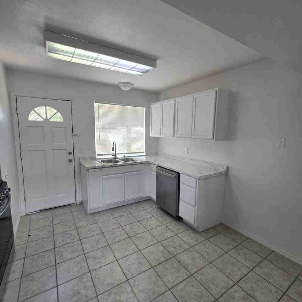 5429 Overlook Dr Ne - Photo 5 of 24