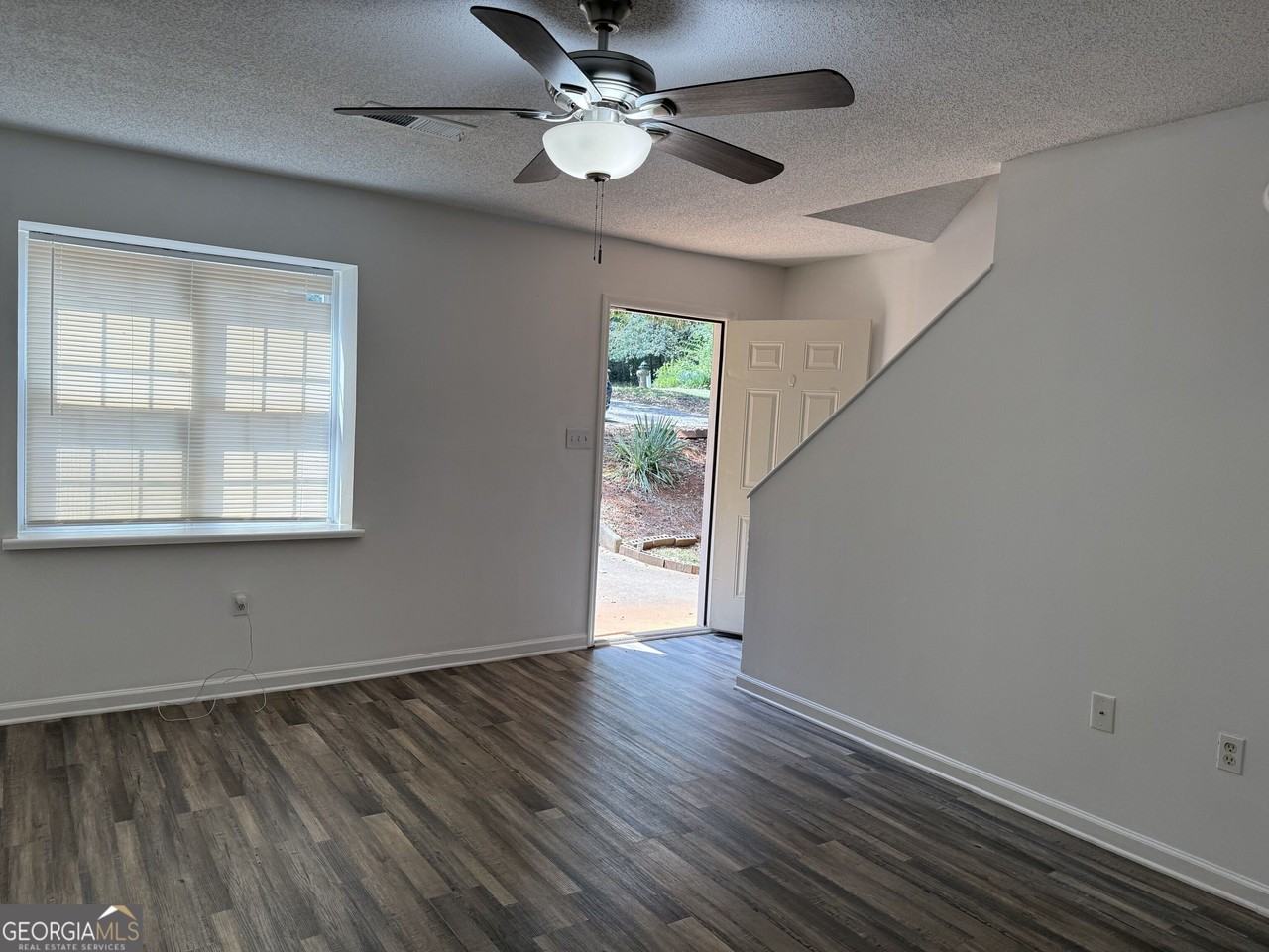110 Pasteur Ct - Photo 2 of 10