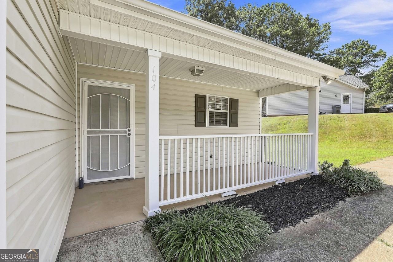 104 Ridgefield Cir - Photo 3 of 31