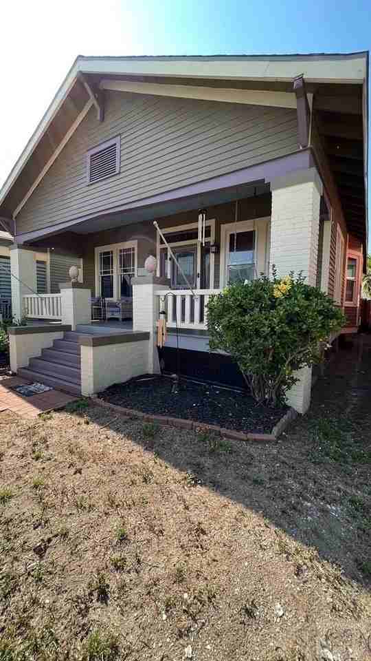 1609 Avenue O - Photo 2 of 24