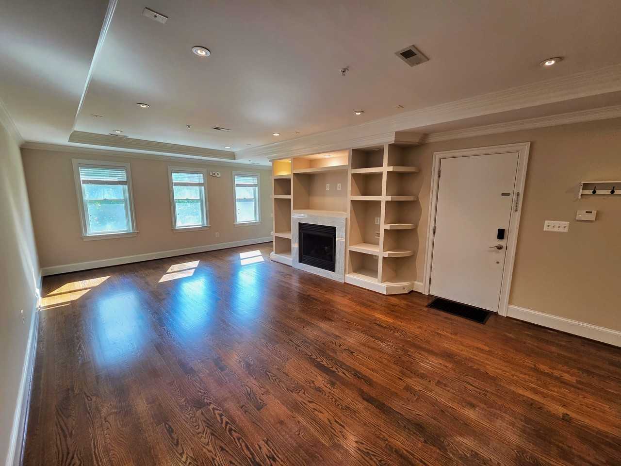 2446 Ontario Rd Nw #1 - Photo 5 of 46