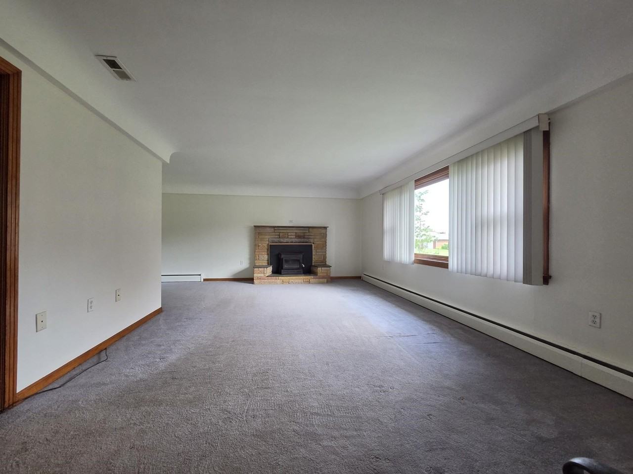 208 Fischer Dr - Photo 2 of 10