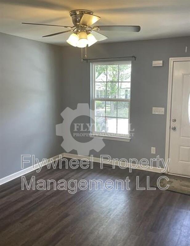 690 19th Ave W - Photo 3 of 20