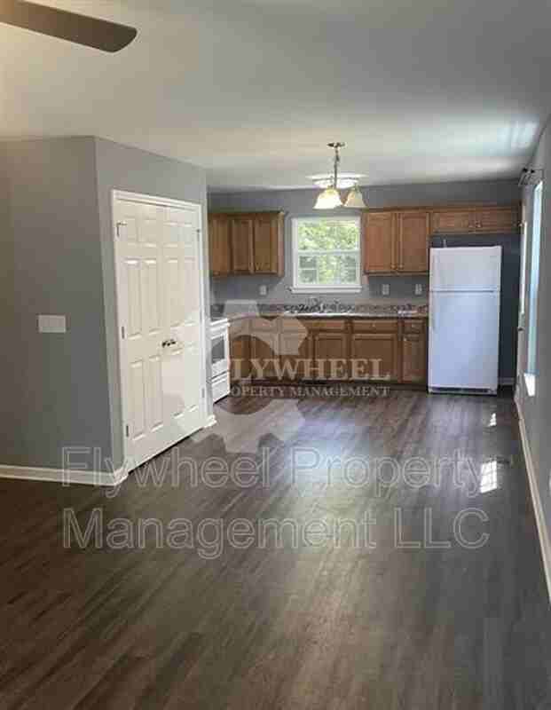 690 19th Ave W - Photo 6 of 20