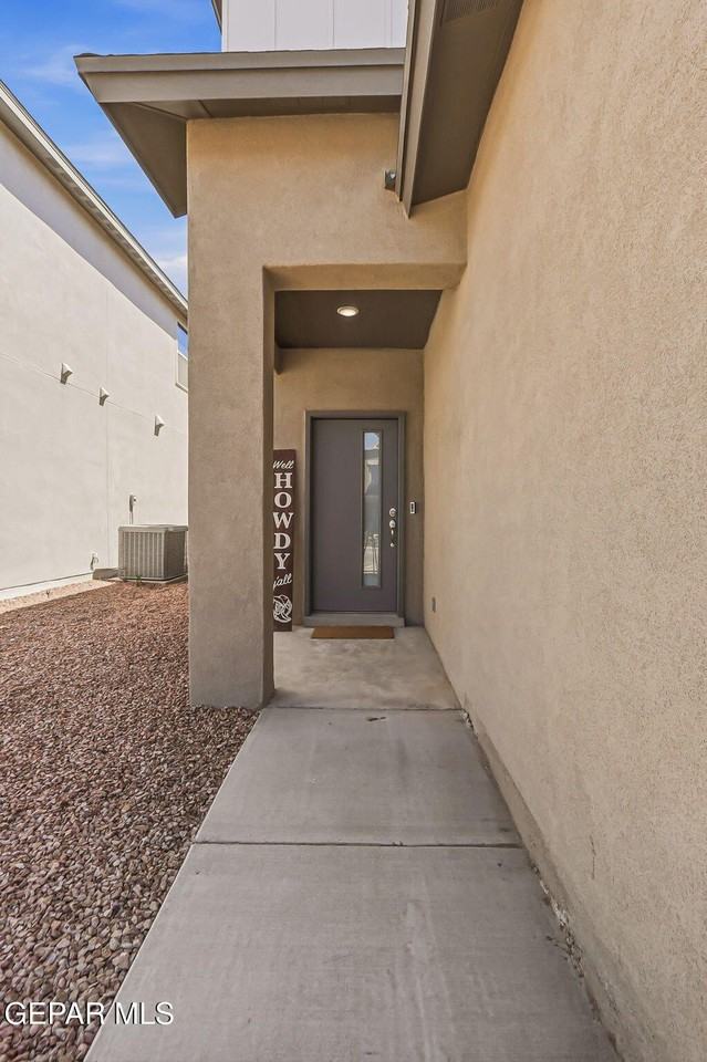 1072 Summer Rain St - Photo 4 of 43