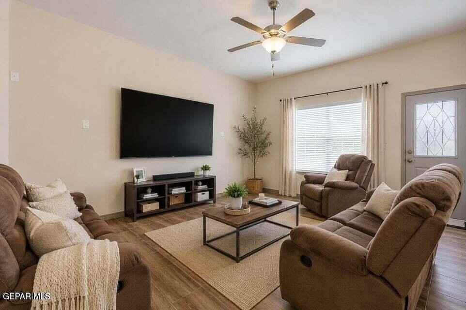 13981 Flora Vista Ave - Photo 3 of 17
