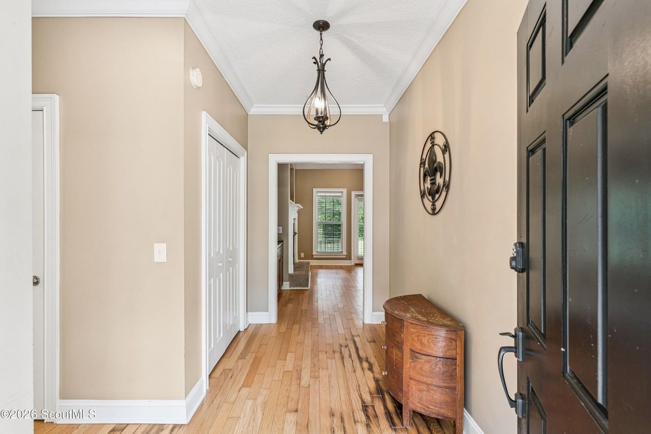 53 Deer Ln - Photo 3 of 35