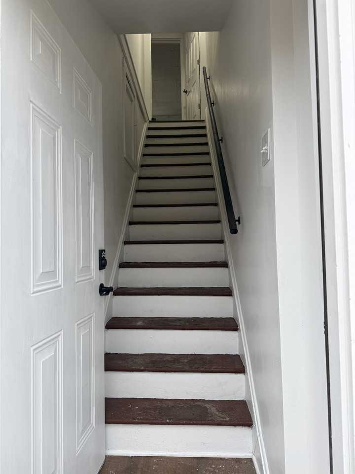 1221 Stuart St #B - Photo 3 of 14
