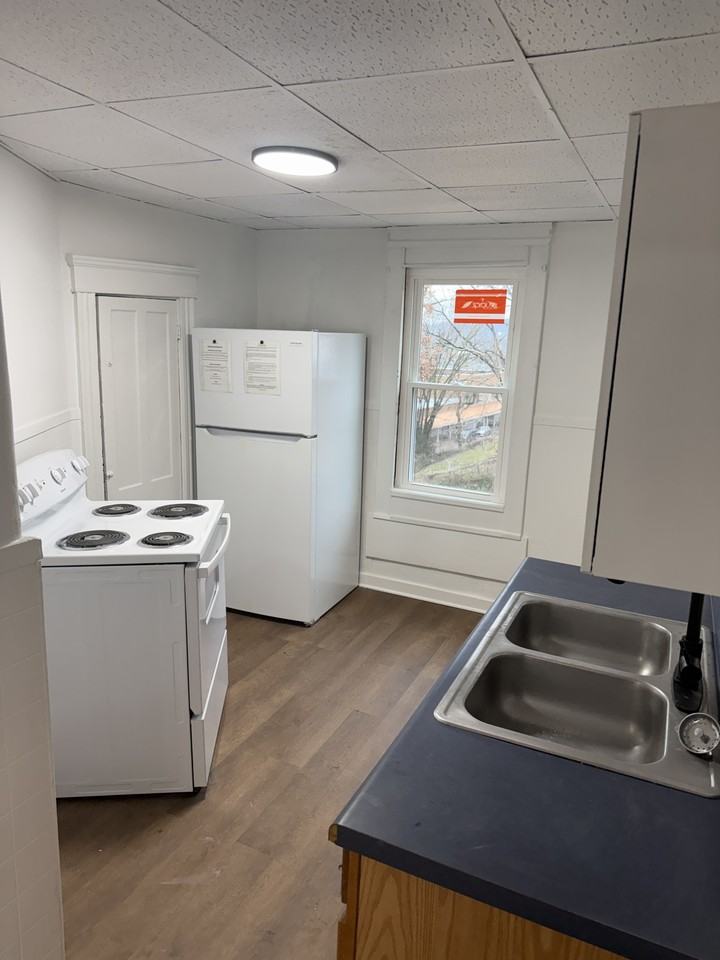 1221 Stuart St #B - Photo 5 of 14