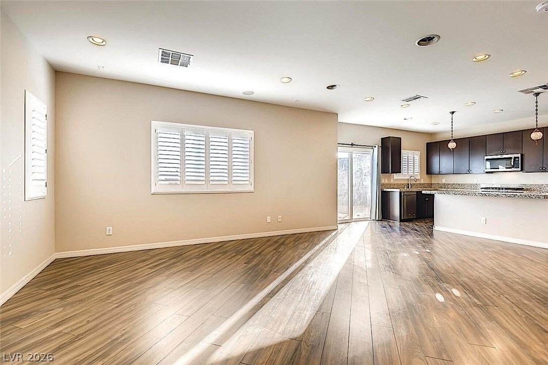 8117 Ancient Oaks Ave - Photo 4 of 31