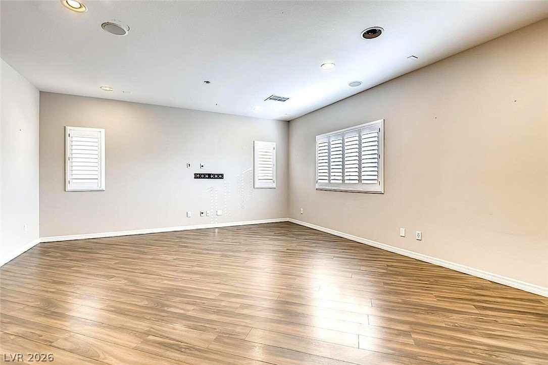8117 Ancient Oaks Ave - Photo 6 of 31