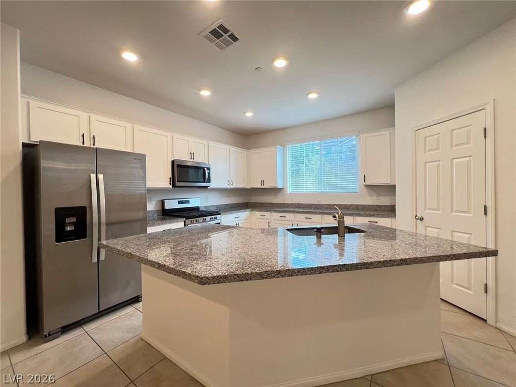 1347 Graphite Ave - Photo 4 of 25