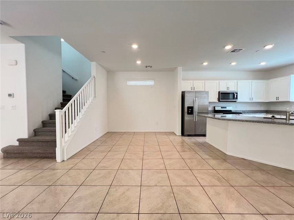 1347 Graphite Ave - Photo 6 of 25