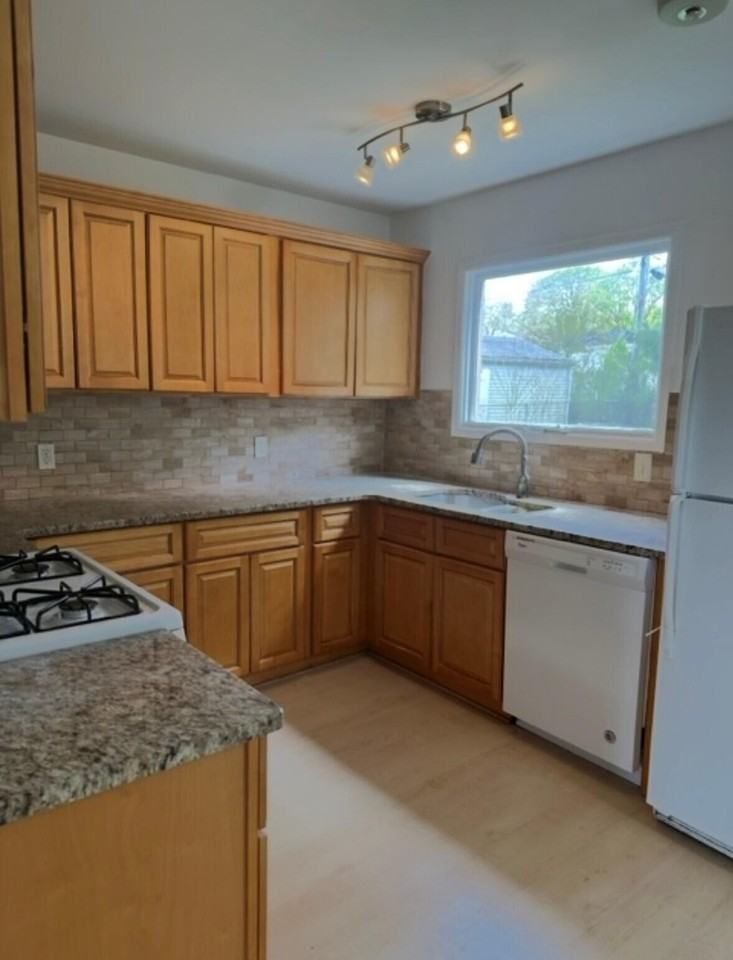 18 Tower Dr - Photo 3 of 22