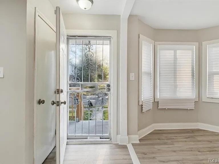 15749 Ardmore St - Photo 4 of 17
