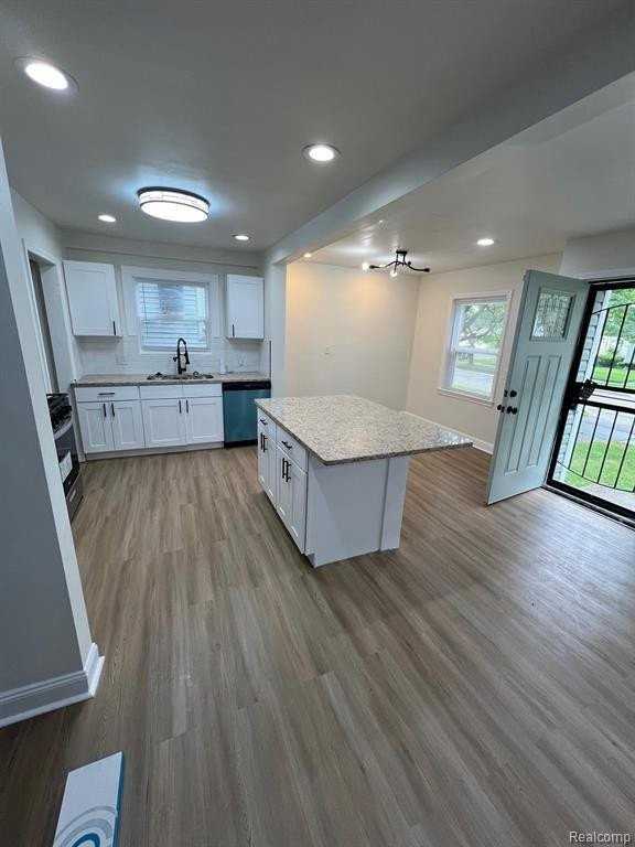 19716 Archdale St - Photo 3 of 10