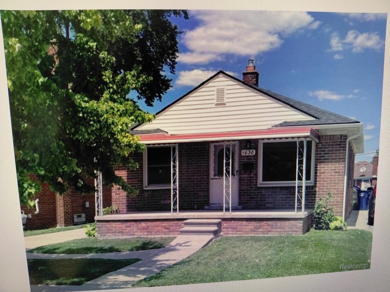 1038 Detroit Ave - Photo 2 of 18