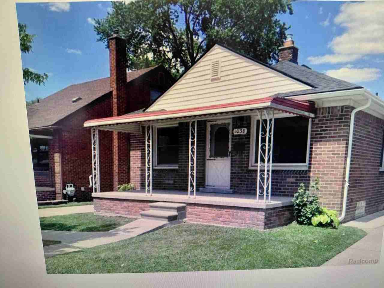 1038 Detroit Ave - Photo 3 of 18