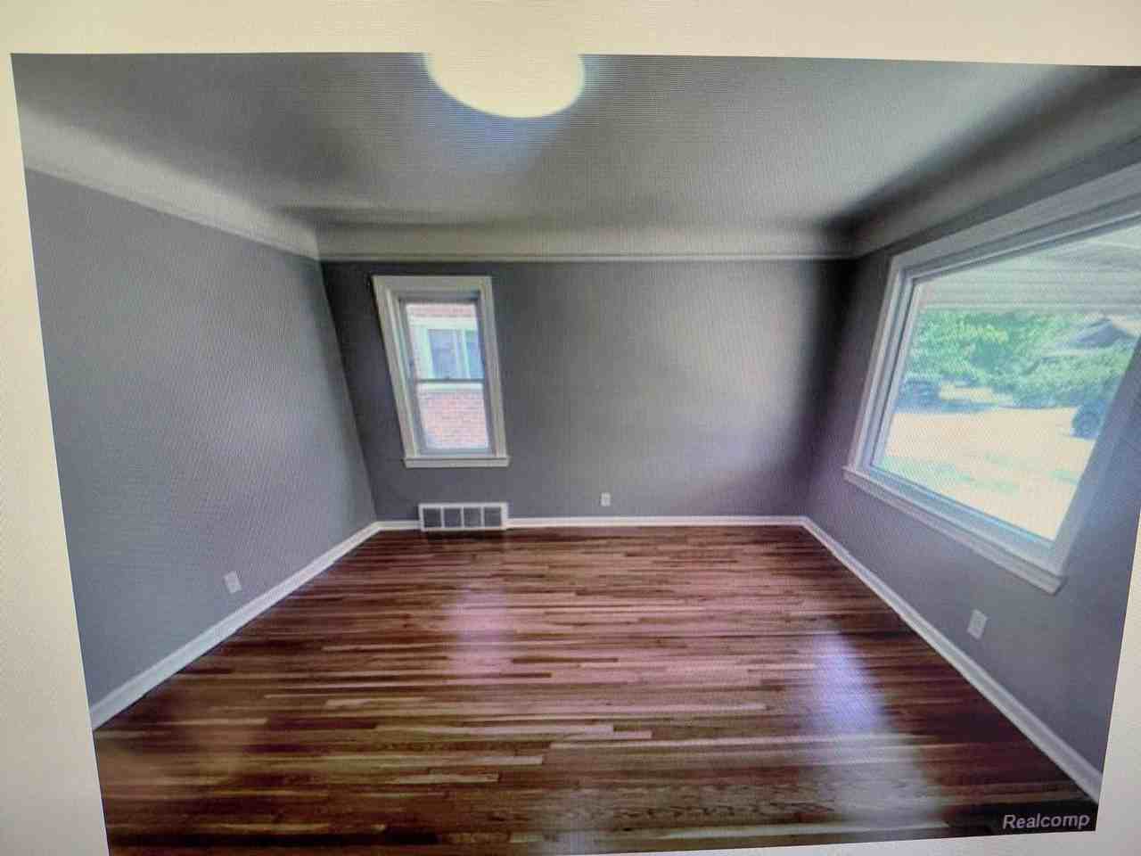 1038 Detroit Ave - Photo 5 of 18