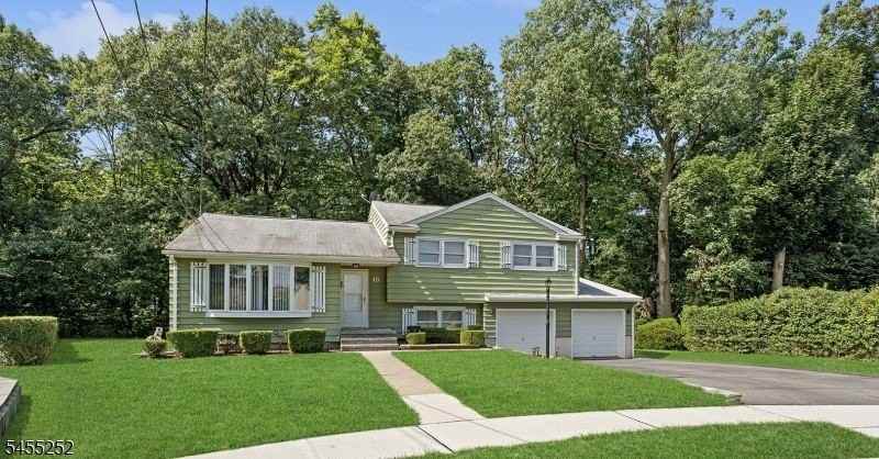 18 Ravine Ct - Photo 2 of 21