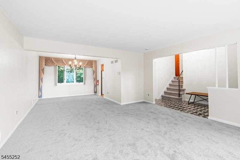 18 Ravine Ct - Photo 4 of 21