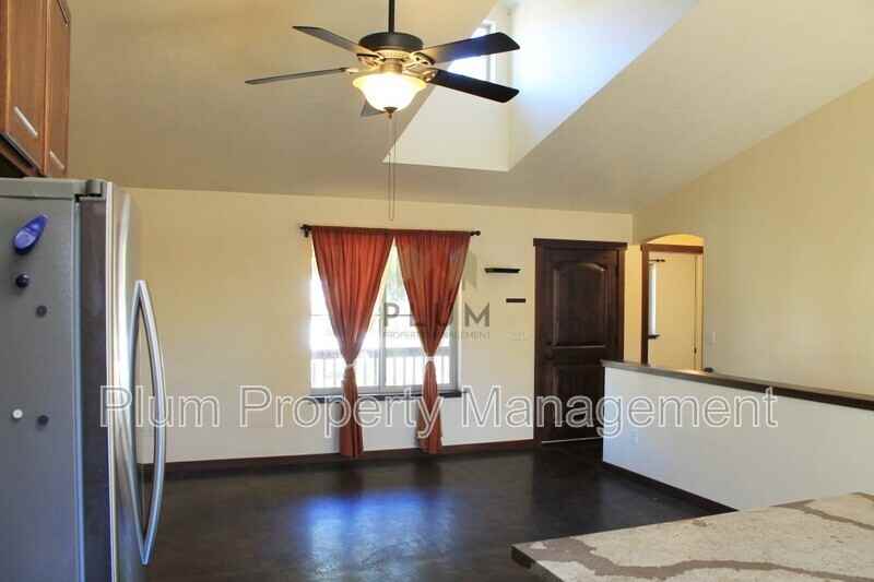 1405 N Dickens St - Photo 6 of 30