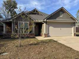 featured image of 2910 Meadow Brook Trl