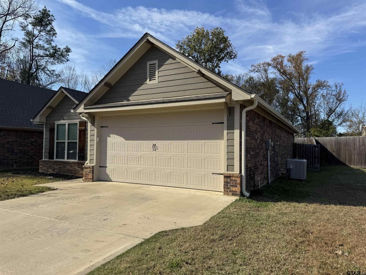 2910 Meadow Brook Trl - Photo 2 of 23