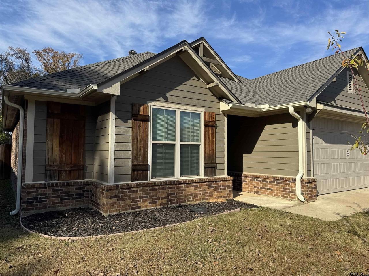 2910 Meadow Brook Trl - Photo 3 of 23