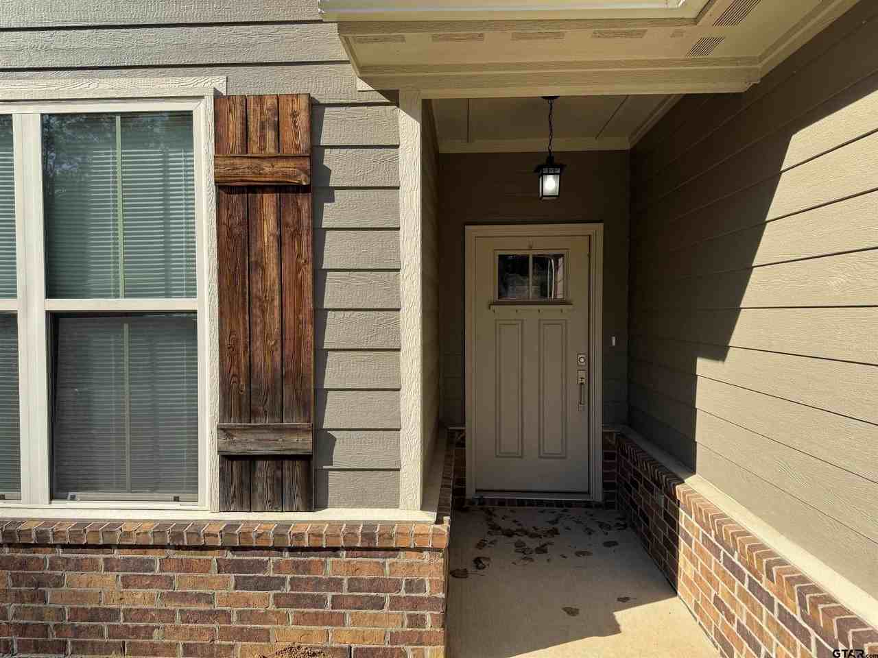 2910 Meadow Brook Trl - Photo 4 of 23