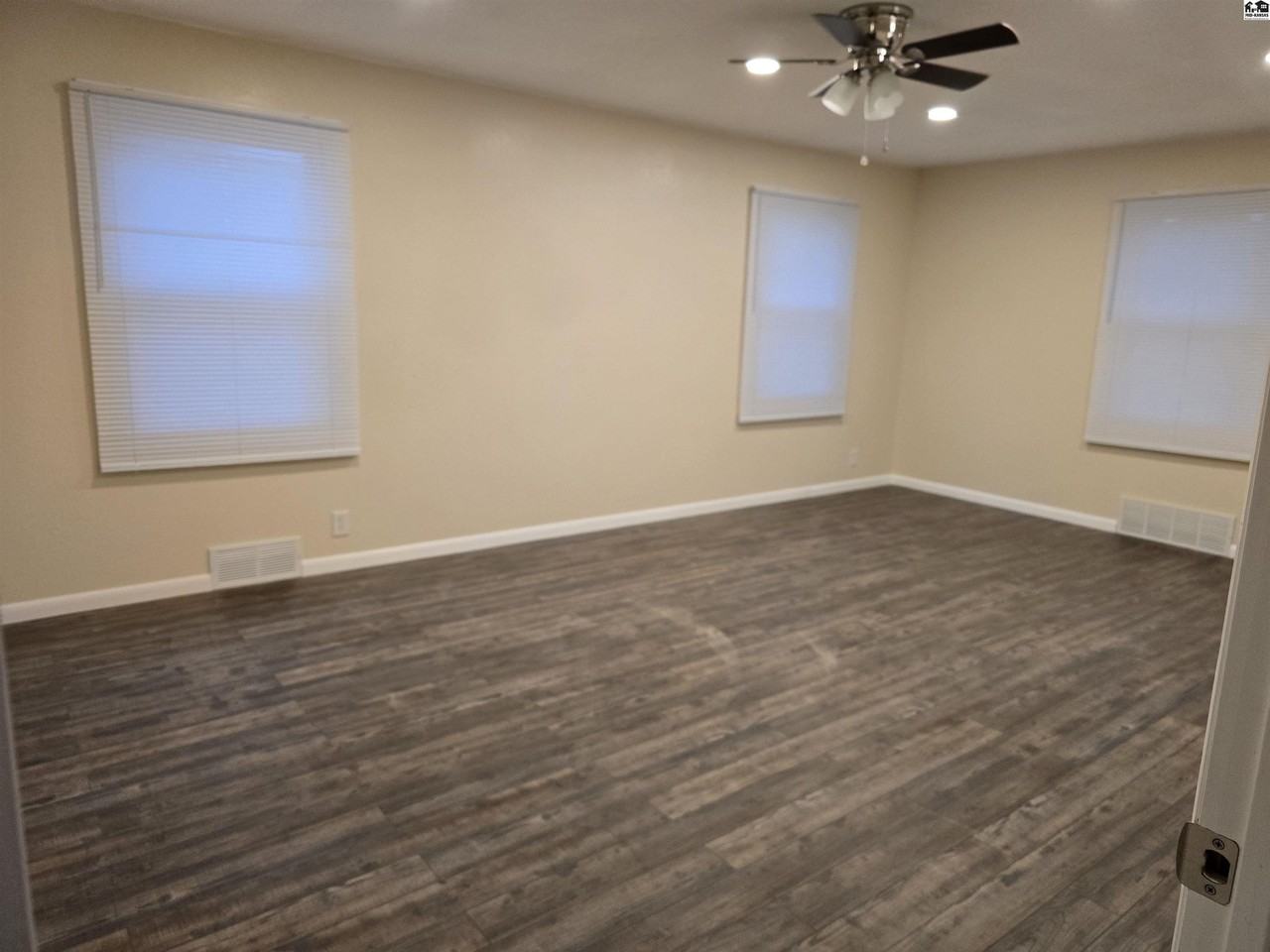 1509 N Main St - Photo 4 of 12