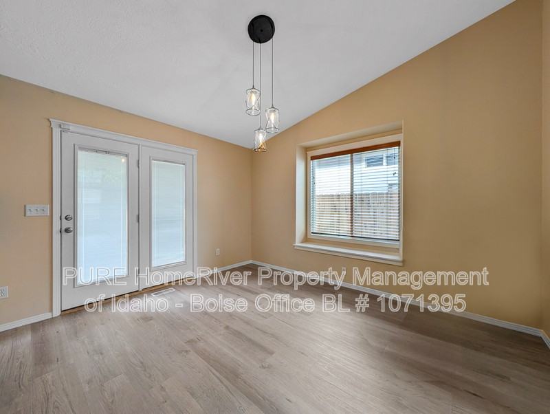 2370 E Bowman St - Photo 5 of 18