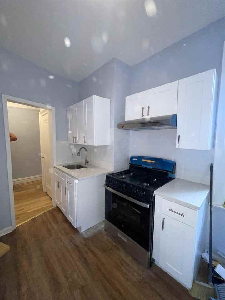 179 Manhattan Ave #2A - Photo 5 of 13