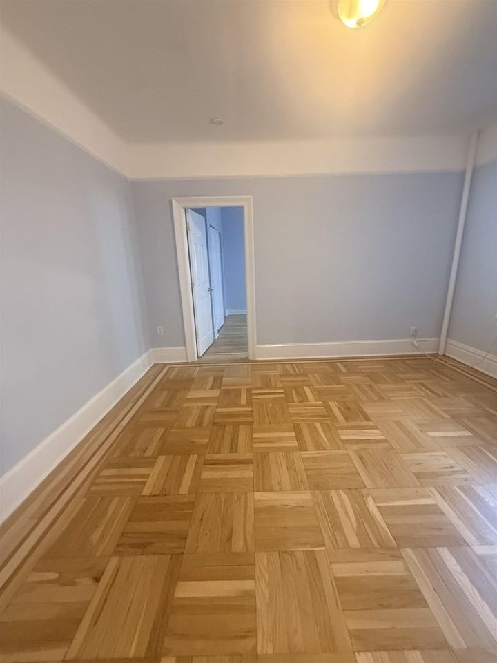 179 Manhattan Ave #2A - Photo 6 of 13