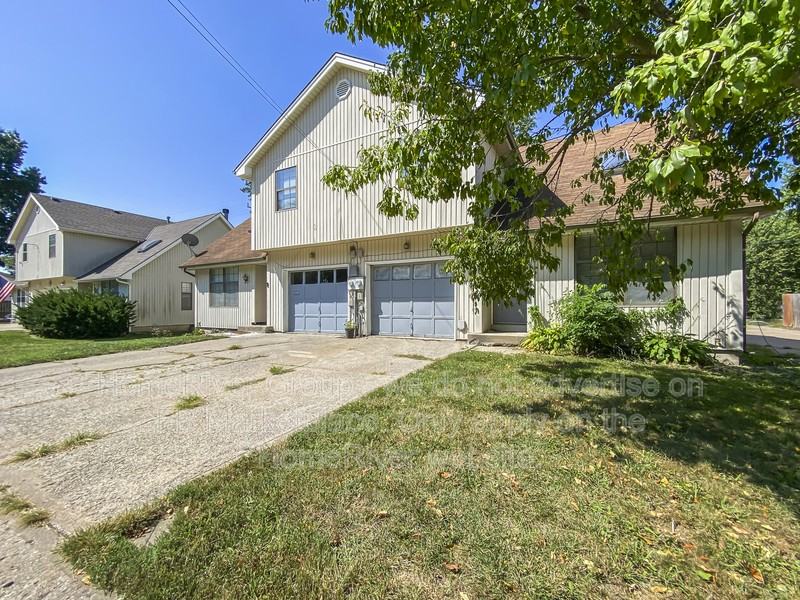 11031 N Oak Trfy - Photo 2 of 21