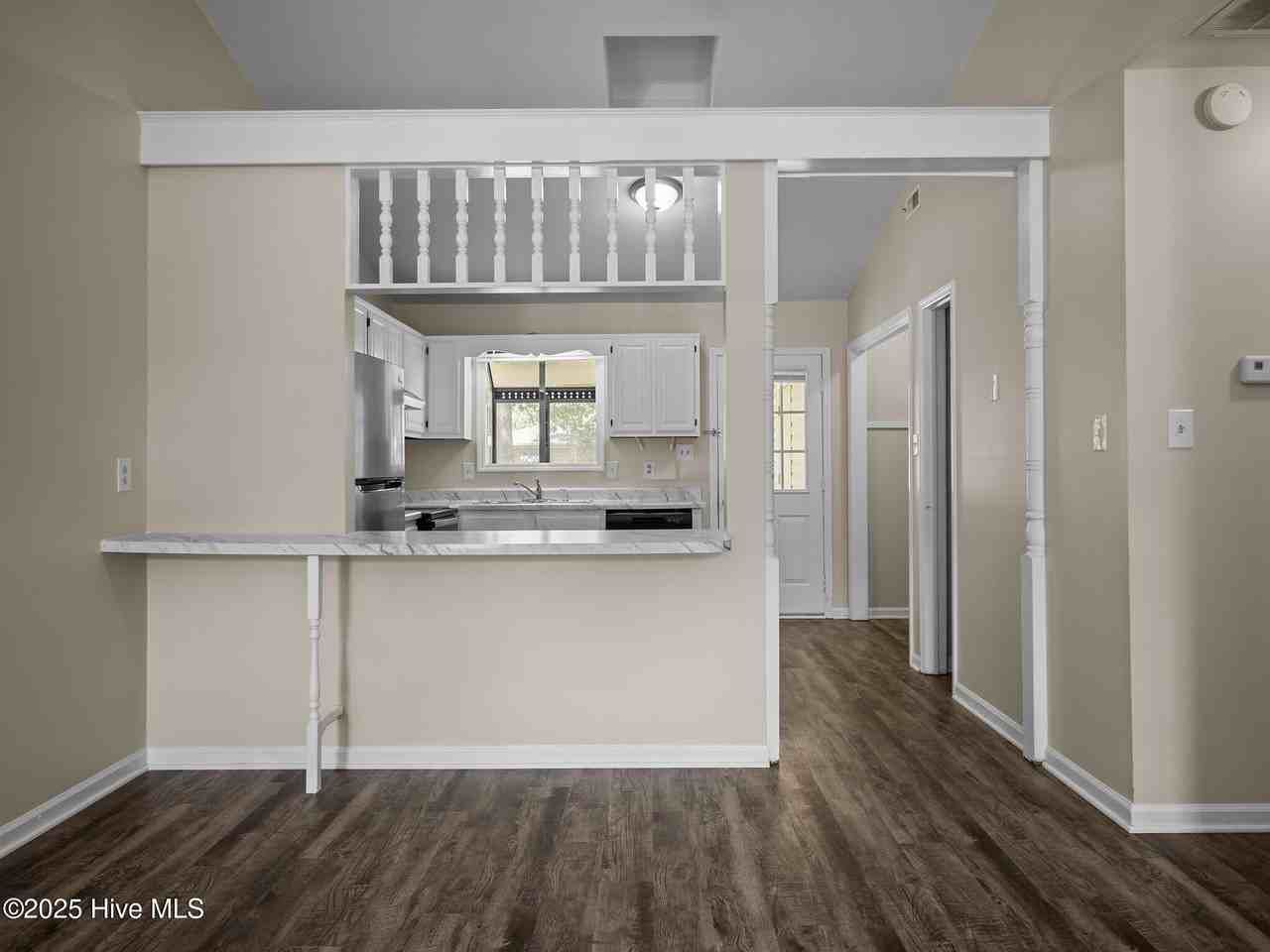 323 W Frances St - Photo 4 of 20
