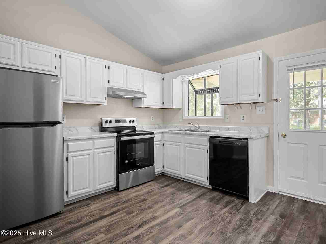 323 W Frances St - Photo 5 of 20