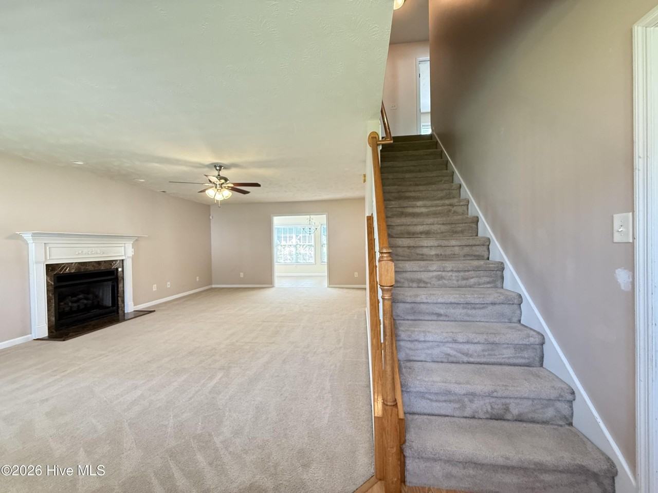 157 Mendover Dr - Photo 5 of 50