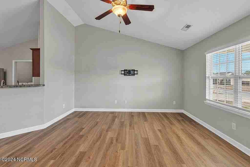 303 Sinclair Ln - Photo 3 of 25