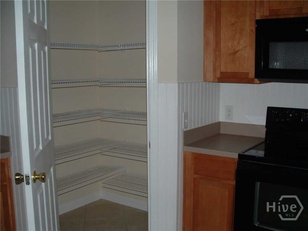 81 Falkland Ave - Photo 5 of 20