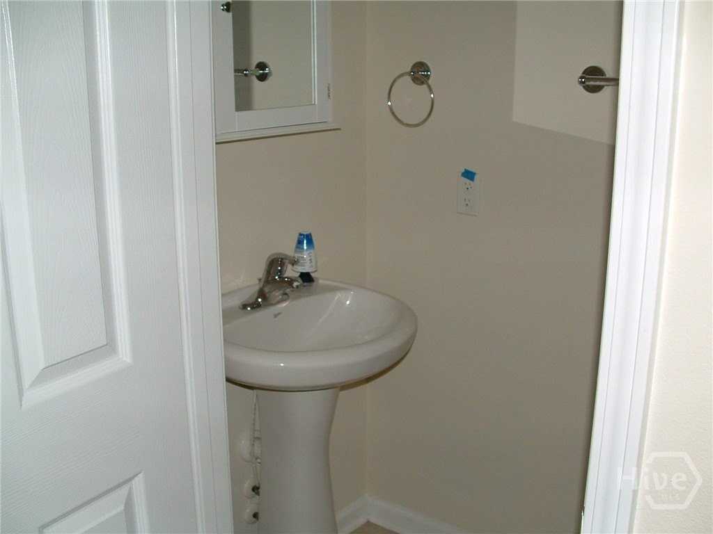 81 Falkland Ave - Photo 6 of 20