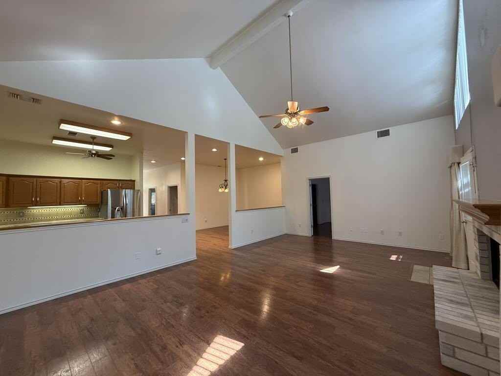 665 Oak Hollow Dr - Photo 5 of 31