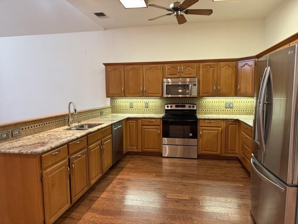 665 Oak Hollow Dr - Photo 7 of 31