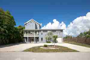 featured image of 9 Blue Water Dr
